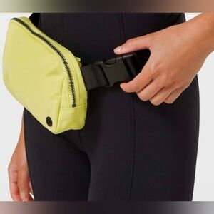 Lululemon Everywhere Belt Bag Lemon Vibe